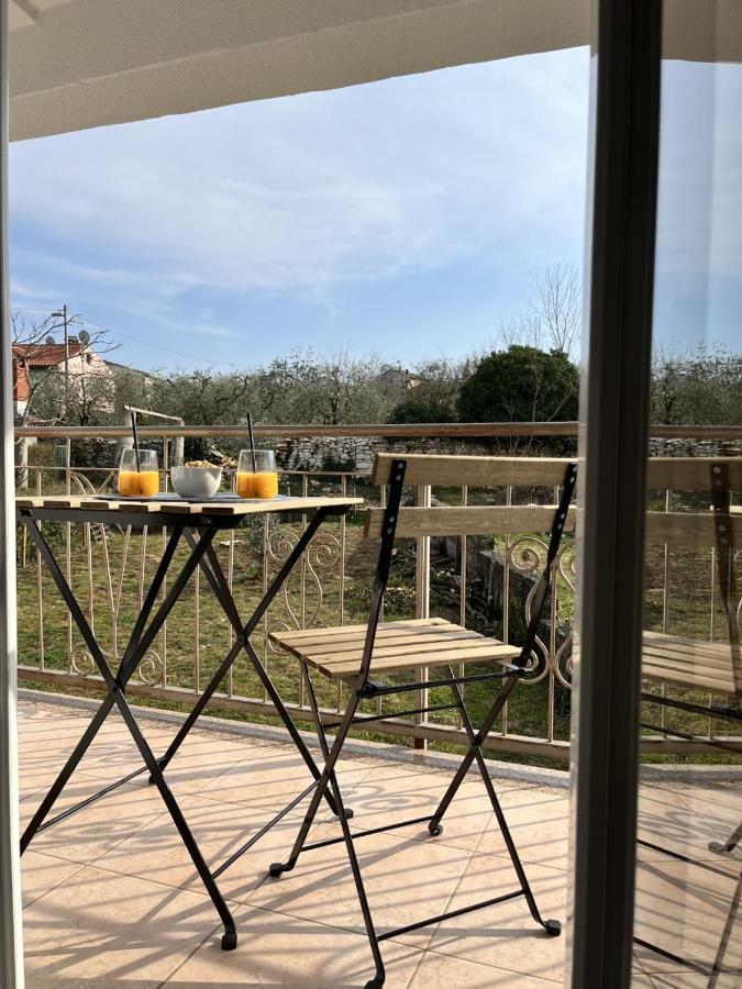 Apartment Lorun 47 Tar-Vabriga Exteriör bild