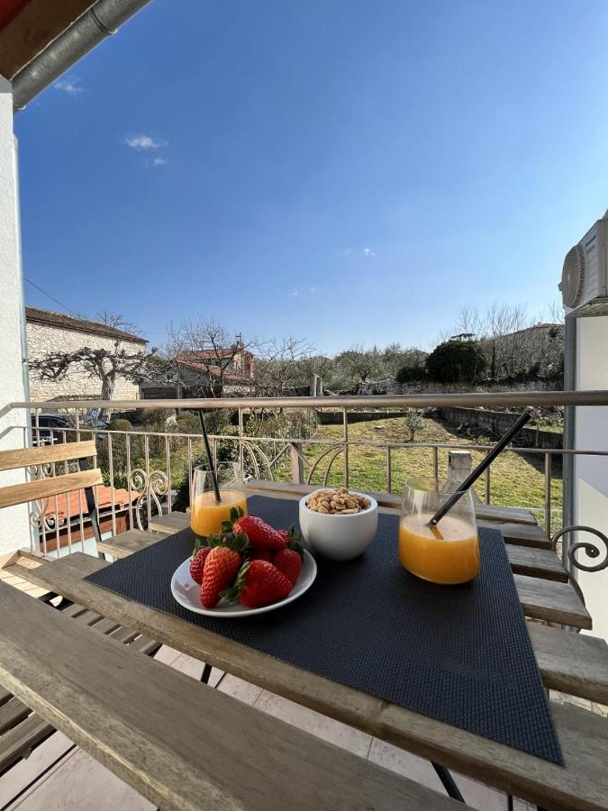 Apartment Lorun 47 Tar-Vabriga Exteriör bild